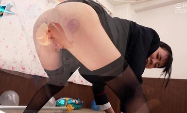 KING-253 透け壁越しだからディルドーズブマン丸見え！ フライト帰りの美脚CAが挑戦する1ピストン100円の極太ディルドチャレンジ！ポルチオ直撃でどんどん卑猥になる腰振りをガラス越しにじっくり観察されて発情！無責任膣内射精～かすみ編～