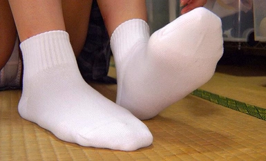 DOKS-599 与姐姐一起玩抠脚游戏