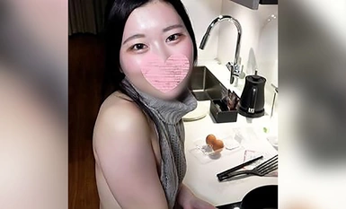 FC2-PPV-4414334 期間限定価格【無】ハタチのミナトちゃんと甘々なハメ撮り。料理を作っておマ〇コ湿らせて待っててくれる純粋な彼女に首〇めFCUKで無慈悲な中出し。特典動画有り