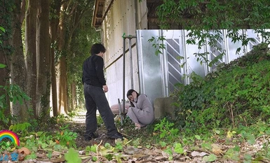 SORA-528 ``มาลักพาตัวภรรยาคนดังผู้หยิ่งผยองคนนี้กันเถอะ 555'' ผู้หญิงที่แต่งงานแล้วที่เดินไปรอบๆ ย่านใจกลางเมืองถูกลักพาตัวพร้อมยานอนหลับ และหากเธอขัดขืน เธอจะถูกตบซ้ำแล้วซ้ำอีกจนร้องไห้! วงกลมกลุ่มครึ่งเมล็ด ● นามิโทกาวะ