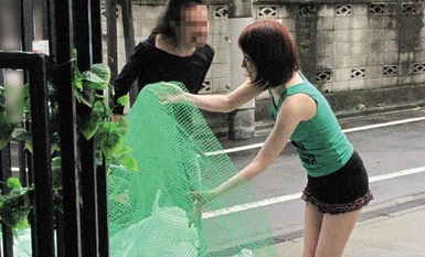 DBNK-011 옆집 아줌마가 나이에 비해 야한 몸이라 "한 번만 해줘!" 라고 다그쳤더니, 예상보다 더 에로틱한 전개로...! 4시간