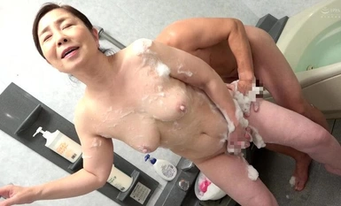 AED-227 Mature Women's Play Fumino Ishikawa, isang 50 taong gulang na ina na gumon sa business trip entertainment para sa mga kababaihan