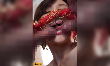 WAAA-372 超級嚴格的女上司在性愛女主人工作，所以我偷偷地給了她一份戀物工作 JULIA