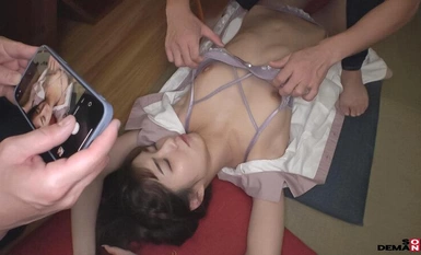 SDAM-116 我，一个兼职者，假装照顾一个在日式酒吧包房睡着的漂亮女人，并偷偷插入了她的阴道。