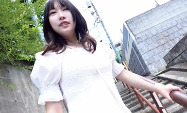 IENFH-32502 Isang seryosong babaeng mag-aaral sa kolehiyo na nag-aaral sa isang napaka-tanyag na unibersidad ay may napakahiyang panunukso sa intercrural sex Isang malaking ari ang ipinasok ng 3 cm sa kanyang panty! Naiipit ang bukana ng kanyang maselang 