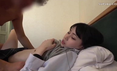 [モザイク破壊]534CRT-063 激レア【個人撮影】パイパンちっぱいの桃色パンツちゃん_帰国子女のバレーボール部③との割り切り映像