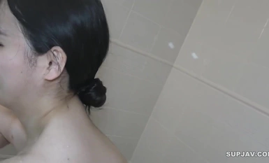 FC2-PPV-4398184 [No] 与拥有天使般笑容的超级可爱的 Yumi♡久别重逢！她是一个非常可爱的女孩，有着天使般的笑容和非常可爱的阴部！她那蓬松自然的毛茸茸的阴部依然生机勃勃！特别优质图片！