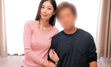 SKMJ-503 「愛し合う夫婦が残したいメモリアルヌードフォト」と題された雑誌の特集だと妻を騙し、絶倫チ○ポ男と素肌密着偽撮影会で寝取られ検証！！VOL.3 旦那よりも若くてカチカチに反り返ったチ○ポがマ○コまで1cmに超接近して奥さん急激欲情！？旦那が近くにいるにも関わらず…