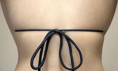 OKY-007 真木今日子 これぞ王道 神ビキニ 昭和アイドルやキャンギャル、令和グラドルまで多くの女子の秘部を隠してきたビキニを巨乳や美乳、パイパンから剛毛、無防備ワキやハミ毛を超接写で舐め回す 絶対脱がさない完全着衣だからこそのポロリやハミ出しAV