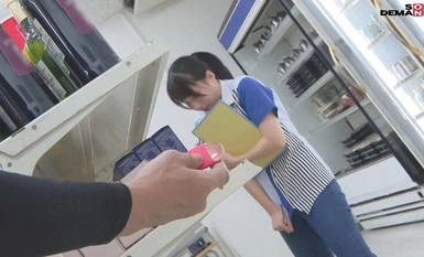 SDAM-112 서비스 태도가 나쁜 편의점 알바생 딸에게 억지로 애교가 담긴 리모콘을 심어놓고 제재 실금시켰다! 업무 중임에도 불구하고 매장 안의 모든 장소에서 스위치 켜기! 미●에 굴복 ● 젖은 보지에 삽입하면 질내 사정 SEX에 빠져 미쳐 버린다!