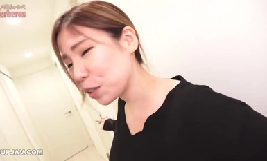 FC2-PPV-4397323 【無修正ｘ個人撮影】人の奥さん愛奴8号　アポなし突撃訪問！自宅に旦那と自分のコがいても容赦なく調教！汗だく騎乗位で突かれている最中に旦那が浴室に来て…