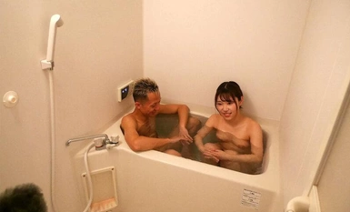 JUBE-016 与身穿校服的漂亮女孩和沉溺于中二性行为的奸夫淫妇父亲的激烈性交。