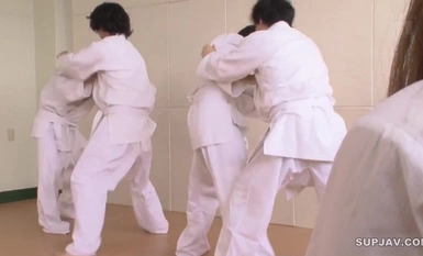 [马赛克破坏] MIAD-987 Muretites 与汗流浃背的学生发情并让他们射出完全勃起的阴茎的本田角女教师。