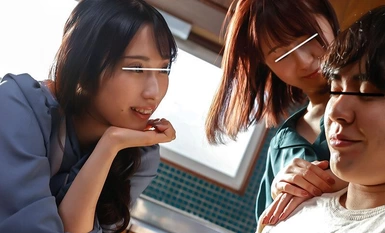 HUNTC-045 「我們一起睡吧！我決定和兩個大胸阿姨親密接觸睡！」我根本睡不著，因為我的大胸部從兩側逼近！相反，我勃起了......