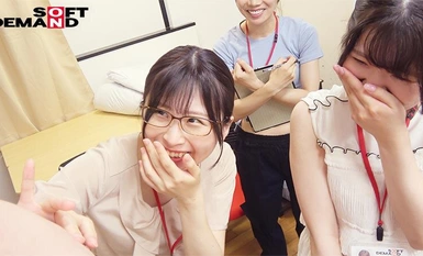 SDJS-223 全裸男性を複数名の着衣SOD女子社員がじっくり恥じらい研究報告 真剣チクビ囲み実験 SOD性科学ラボ REPORT18 敏感反応に戸惑いながらも膨らむ乳首と脈打ちペニスから目が離せない19名