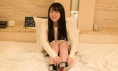 SCDX-038 農場直送DX - 4個愛雞巴的女孩★她們像偶像一樣可愛，熱愛性愛！她被一隻巨無霸大小的雞巴狠狠地操了並且射精了！色情→超高級！ ！