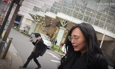 FC2-PPV-4385340 980 积分，截止 4 月 20 日 [差距萌，美丽女巫 F-cup]非常罕见的业余 GET！她有一对大奶子，身材苗条！*未经审查，性爱两次，原始 Nakadashi。