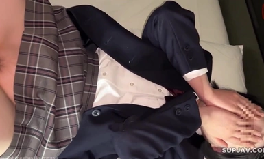 FC2-PPV-4386495 Dahinya masih belum tumbuh rambut lagi. Menginap di hotel dan melakukan hubungan seks mentah