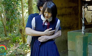 SORA-524 为了保护妹妹 Sara 免受不正常叔叔 Yura Yura Hinata 的伤害而献出替代阴部的姐姐