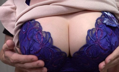 ONIN-093 天然巨乳を揉む 豊満ユサユサおっぱいを着衣や生や下着で揉んだり吸ったりこねくり回したり