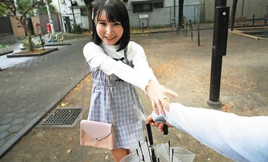 SUJI-229 ลุง ตอนนี้คุณกำลังทำอะไรอยู่? คุณว่างไหม? ฉันได้รับเชิญจากผู้หญิงคนหนึ่งซึ่งจู่ๆ ก็เริ่มคุยกับฉันด้วยรอยยิ้มบนใบหน้าของเธอ...อาจจะเป็นยูรา