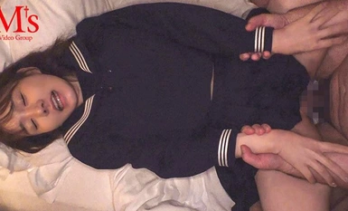 MVSD-588 제복 미소녀 파견 서비스 엔젤 스위트. 제복 마니아 아저씨와 순종적인 미소녀가 체액으로 뒤엉킨 NN 수정 성교 기록 五日市芽依