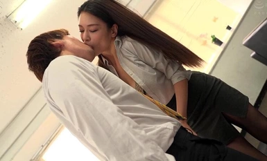 UMD-910 ล้อเล่นนะ ฉันเสนองานพาร์ทไทม์ให้เจ้านายสาวของฉันโดยไม่ให้ด้งฉันเลย เพราะเธอบ่นว่าเงินเดือนของบริษัทเธอไม่เพียงพอ แต่เธอกลับเซ็นสัญญาโดยไม่คาดคิดและถึงกับยอมให้ฉันมีเพศสัมพันธ์ถ้าฉันจ่ายเงิน พิเศษ!