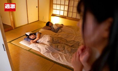 NHDTB-903 Pada malam perjalanan sekolah, seorang rakan sekelas secara rahsia membuat saya merangkap berkali-kali di dalam futon dan membangunkan saya sebagai lesbian. Beberapa tahun kemudian...Walaupun suami saya berada berdekatan, saya telah dijadikan le