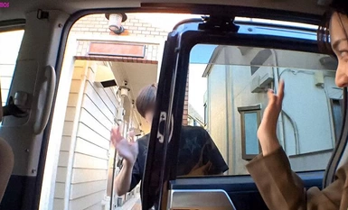 HAWA-316 Ang isang baguhang asawa ay binigyan ng condom sa bahay ng isang ordinaryong estudyante sa kolehiyo, at hindi siya nasisiyahan sa isang gabing rubber sex session, kaya pinayagan niya itong i-creapie siya ng dalawang beses sa kanyang pananatili , 