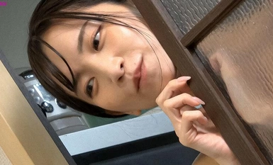 HAWA-316 Ang isang baguhang asawa ay binigyan ng condom sa bahay ng isang ordinaryong estudyante sa kolehiyo, at hindi siya nasisiyahan sa isang gabing rubber sex session, kaya pinayagan niya itong i-creapie siya ng dalawang beses sa kanyang pananatili , 