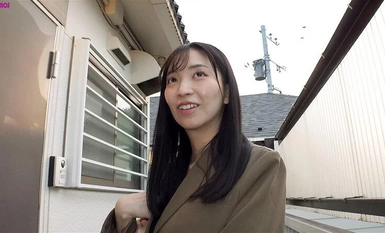 HAWA-316 Ang isang baguhang asawa ay binigyan ng condom sa bahay ng isang ordinaryong estudyante sa kolehiyo, at hindi siya nasisiyahan sa isang gabing rubber sex session, kaya pinayagan niya itong i-creapie siya ng dalawang beses sa kanyang pananatili , 