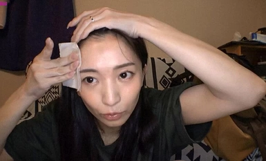 HAWA-316 Ang isang baguhang asawa ay binigyan ng condom sa bahay ng isang ordinaryong estudyante sa kolehiyo, at hindi siya nasisiyahan sa isang gabing rubber sex session, kaya pinayagan niya itong i-creapie siya ng dalawang beses sa kanyang pananatili , 