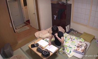 [Mosaic Destruction] NHDTA-651 เมื่อฉันเพ่งความสนใจไปที่เสียงครวญครางของภรรยาข้างบ้านซึ่งได้ยินทะลุกำแพงเธอก็มาขอโทษอย่างเขินอายฉันก็เลยผลักเธอลงและถึงแม้เธอจะปฏิเสธก็หมดแรง ร่างกายกระตุกและเธอก็คัมมิง 4 Creampie Special