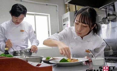SUWK-017 Kirari Kaede, bekas chef hotel pujaan yang terpaksa bekerja sebagai hamba kepada pengkritik gourmet terkenal yang mengganggunya secara seksual dengan menyiarkan ulasan rendah yang mengganggu.