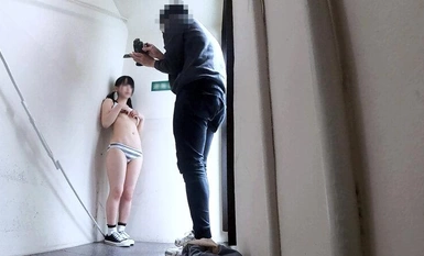 CHIB-003 Saya tidak dapat menahan keinginan saya apabila saya melihat senyuman tidak bersalah kedua-dua gadis yang sangat kecil ini ... Saya skru batang gergasi saya ke dalam celah yang dicukur dan terus meniduri mereka sehingga mereka semua basah [Lelaki