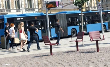 SITW-044 我给了一个在匈牙利认识的 18 岁女大学生一个生的 Nakadashi，然后把她介绍给了同班的一个女性朋友，也给了她一个生的 Nakadashi！