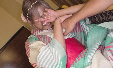 546ERHBV-039 一个假装色情的年轻女孩，其实是一个心地纯洁的青少年。她被突如其来的成人鸡巴干得小穴扩张到快断了！对学生也毫不手软，中二播种性爱！