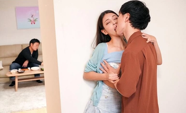 NKKD-330 Crying and jickeying NTR 故事讲述的是一个打工妹听说丈夫要去外地工作，她哭着和丈夫做爱，直到他退休的那一天 Mary Tachibana