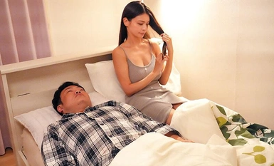 NKKD-330 Crying and jickeying NTR 故事讲述的是一个打工妹听说丈夫要去外地工作，她哭着和丈夫做爱，直到他退休的那一天 Mary Tachibana