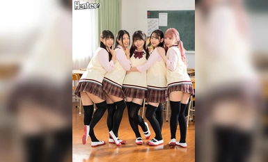 HUNTC-121 ニーハイ×ミニスカ=絶対領域パンチラ！学校は99％女子しかいない！だから女子は皆、無防備で毎日絶対領域パンチラ天国です！陰キャなボクでも…