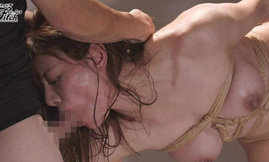 [モザイク破壊]JUFE-553 ごっくん解禁！密室空間で緊縛された女子アナはザーメン便器 女1人×男複数 定点カメラで記録された脱出ドキュメント 都月るいさ