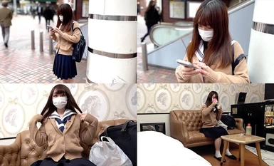 534CRT-053 15 小时穿着 [个人拍摄] 与一名身着桃色和蓝色渐变图案裤子的女孩的分割视频_第一次分割，她穿着竞技内衣。