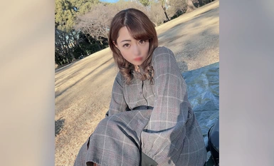 FC2-PPV-4361638 第一枪，面对面！限时至明天！一个被失落感折磨的女人，禁欲结束时释放出的喷射物让她难以承受。・・・・ 她对依赖性强的变态女人射了三次精，而这个变态女人利用她无法满足的对认可的需求和孤独感作为借口！