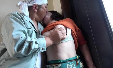 RD-1227 หญิงชรา เรื่องรัก ๆ ใคร่ ๆ ในเวลากลางวันแสก ๆ น้องชายไม่สามารถต้านทานอวัยวะเพศของภรรยาด้วยไก่ของเขาได้ ... ภรรยาวัย 50 ปีถูกชายคนหนึ่งทำร้ายที่ทางเข้างานรื้อถอน