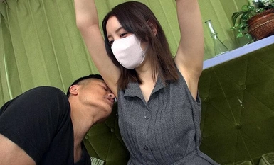 OLM-048E 拥有美腿的苗条美女被变态恋腿癖父亲折磨并高潮！ 神奈美咲