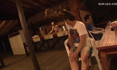 [Mosaic Destruction] AVOP-218 Seorang gadis sambilan yang tersipu-sipu semasa melayan pelanggan poster kerja sambilan musim panas krim pai khas ~ Rumah pantai, kedai luncur air, rumah bot, taman bir ~