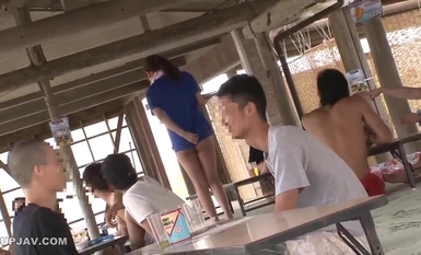 [Mosaic Destruction] AVOP-218 Seorang gadis sambilan yang tersipu-sipu semasa melayan pelanggan poster kerja sambilan musim panas krim pai khas ~ Rumah pantai, kedai luncur air, rumah bot, taman bir ~