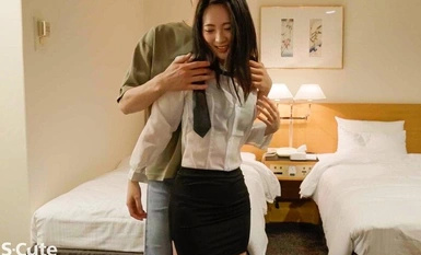 SQTE-533 Kecantikan seperti wanita tiba-tiba berubah 180 darjah semasa hubungan seks. Klimaks yang hebat dengan seks menjerit! ! Emi Imai