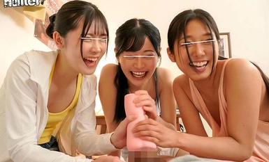 [モザイク破壊]HUNTC-036 『私が童貞卒業させてあげる！』『ダメ！私が卒業させる！』『イヤわたし！』3人の幼馴染がボクの童貞を奪い合い！誰にしようか困ってしまうが…。