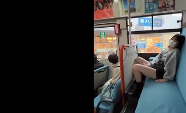 FC2-PPV-4354900 乗客がいるバスの車内で行われた露出羞恥ぷれい。レビュー特典は男子トイレに連れ込まれて声を押し殺して白目痙攣するハメ撮りです。合計1時間超えの貴重映像